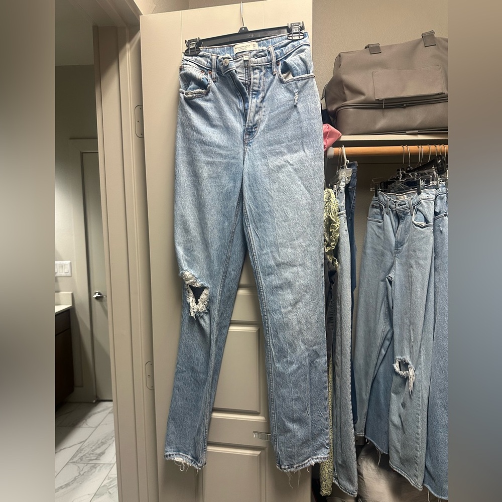 Abercrombie & Fitch Curve Love Ultra High Rise 90s Straight Jean